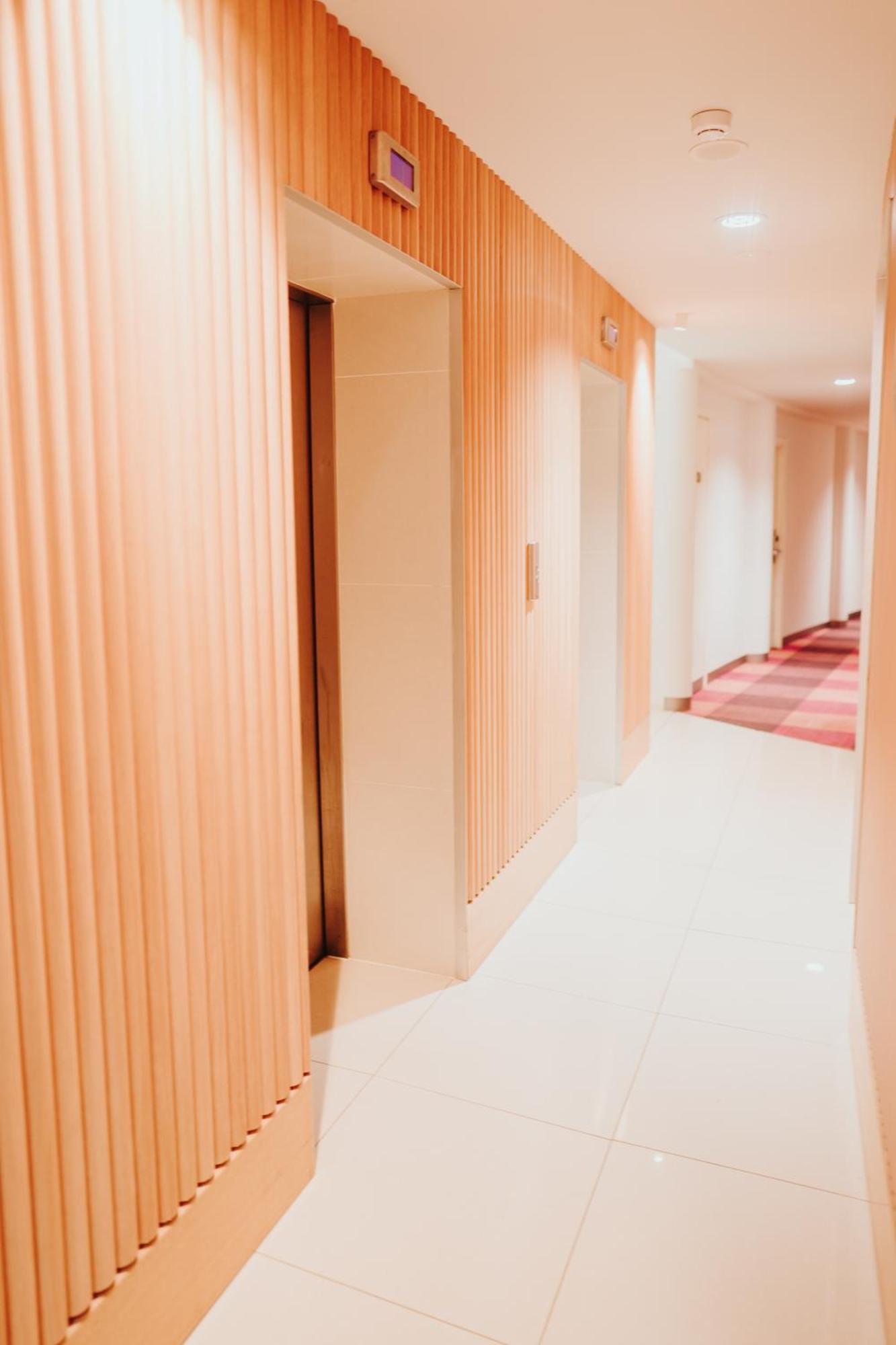 แกรนด์ โฮเต็ล แอนด์ คาสิโน Hotel พอร์ตวิลา ภายนอก รูปภาพ
