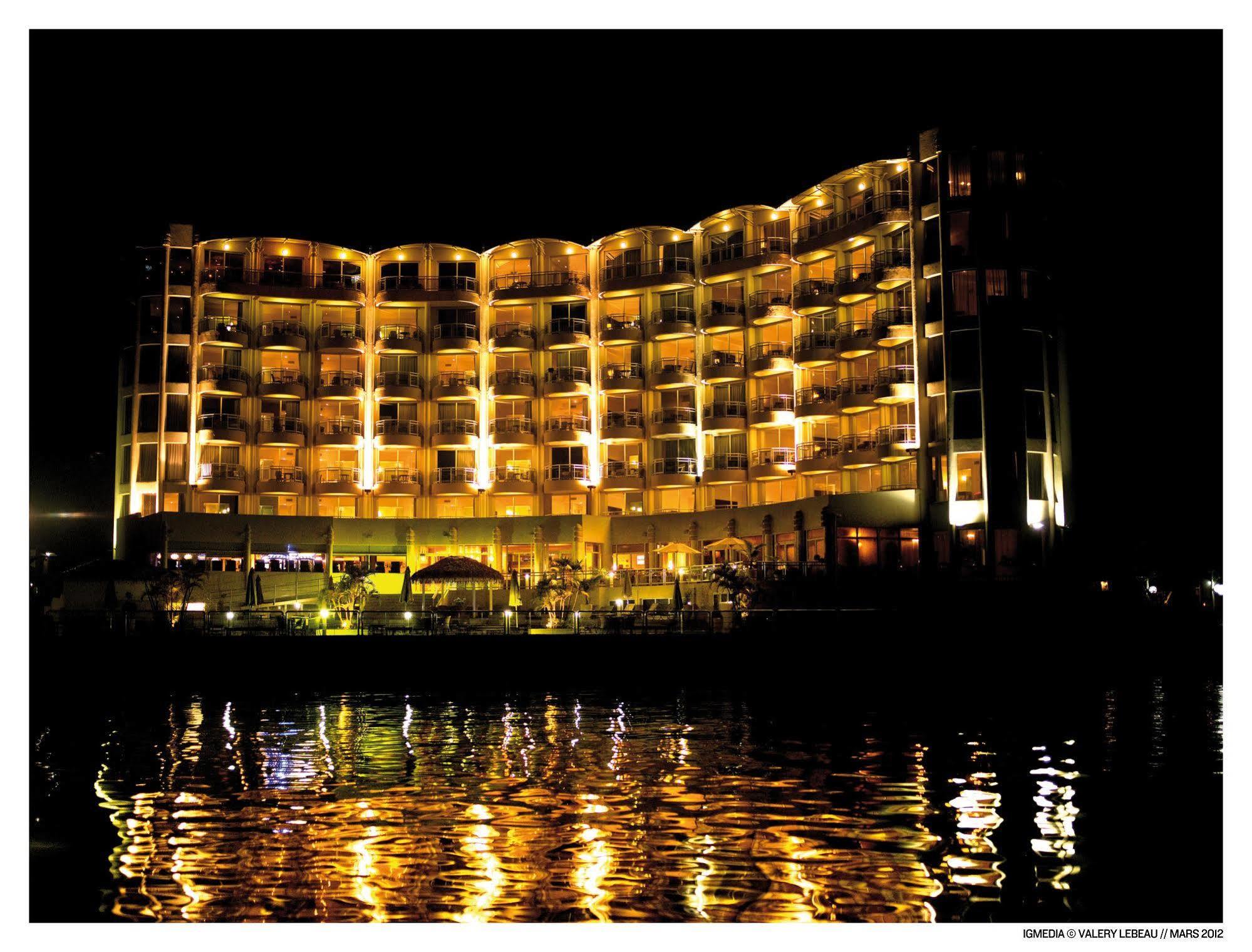 แกรนด์ โฮเต็ล แอนด์ คาสิโน Hotel พอร์ตวิลา ภายนอก รูปภาพ