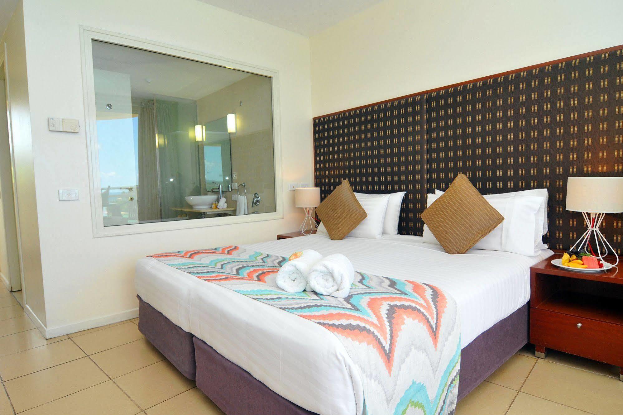 แกรนด์ โฮเต็ล แอนด์ คาสิโน Hotel พอร์ตวิลา ภายนอก รูปภาพ