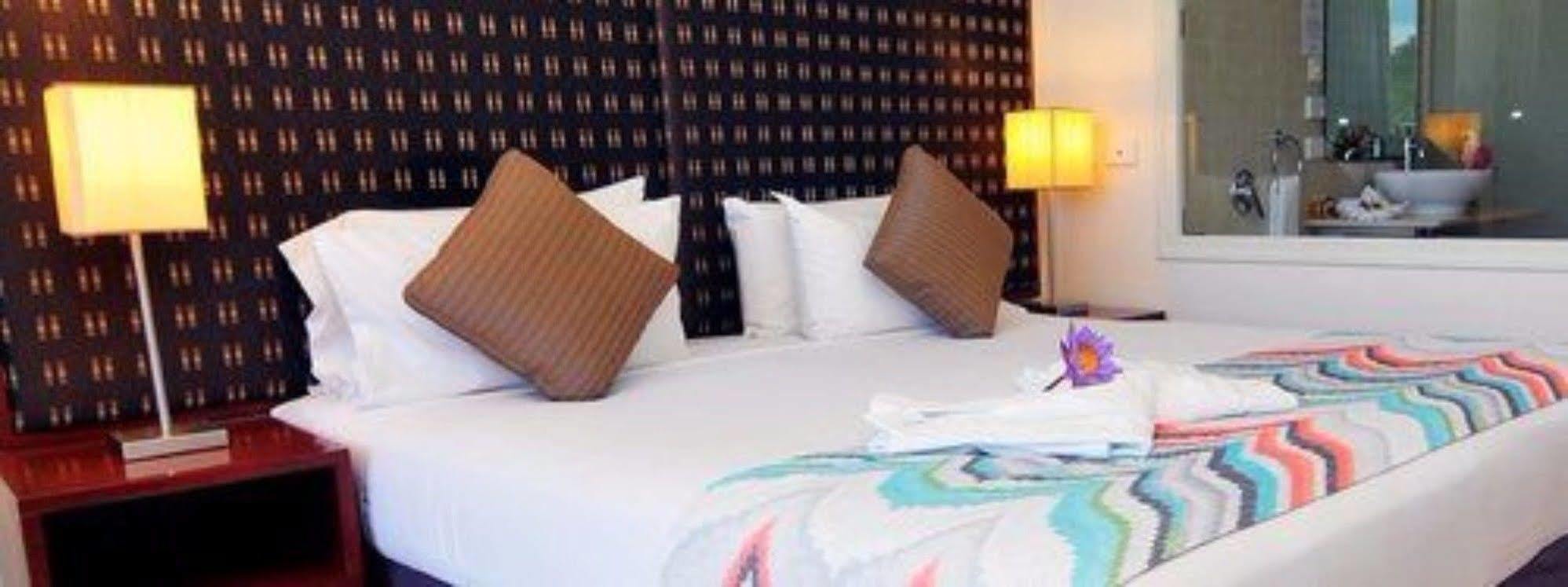 แกรนด์ โฮเต็ล แอนด์ คาสิโน Hotel พอร์ตวิลา ภายนอก รูปภาพ